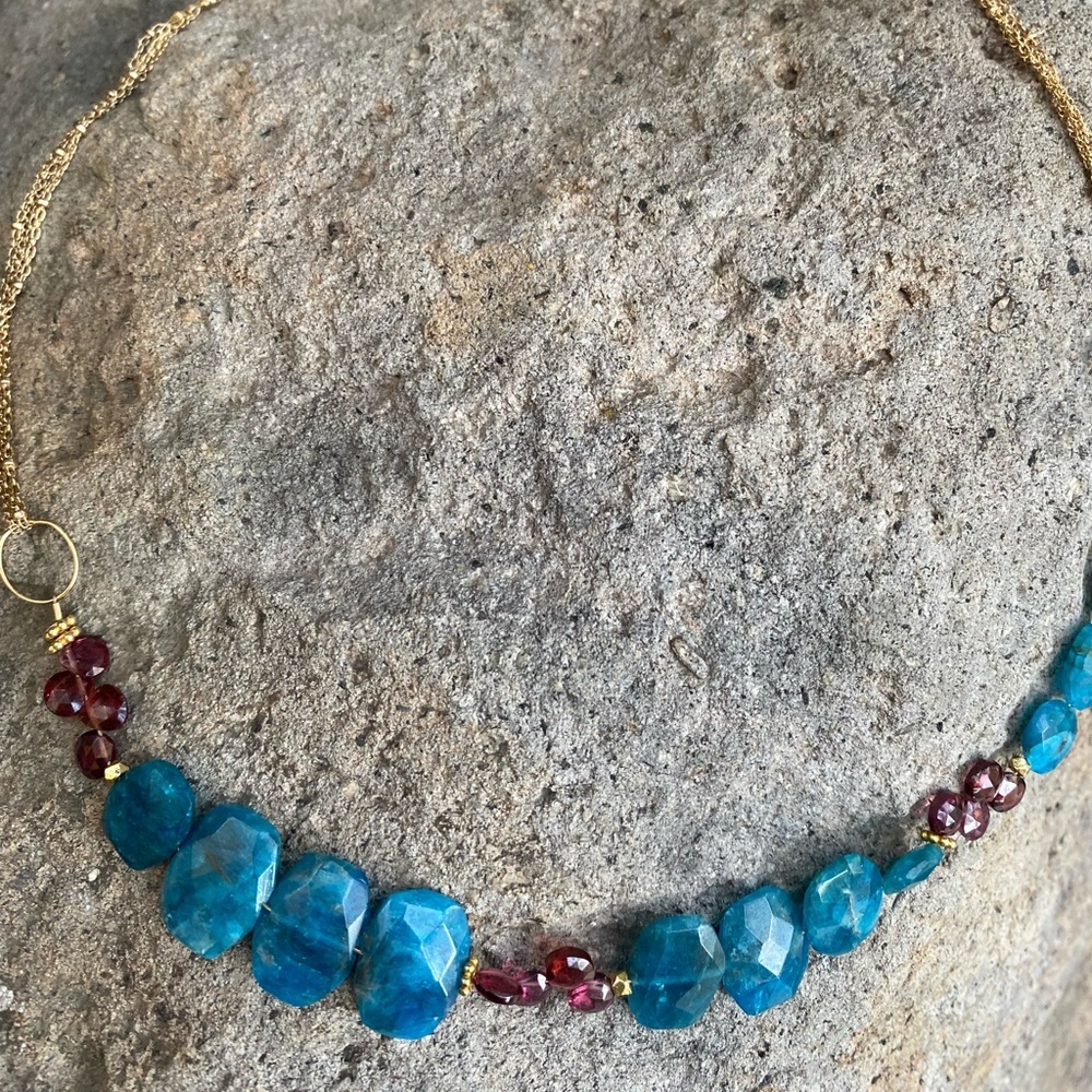 Sundance sea rose necklace